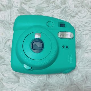 フジフイルム(富士フイルム)のチェキ instax mini8+(フィルムカメラ)