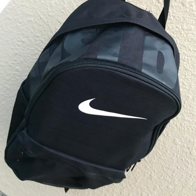 NIKE(ナイキ)のNIKE軽量リュック[ブラック] レディースのバッグ(リュック/バックパック)の商品写真