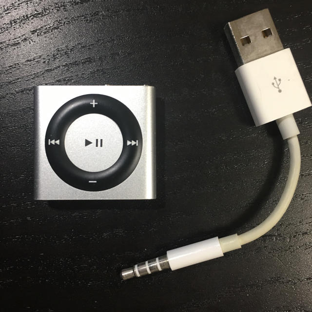 Apple(アップル)のipod shuffle 2GB シルバー スマホ/家電/カメラのオーディオ機器(ポータブルプレーヤー)の商品写真