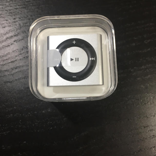 Apple(アップル)のipod shuffle 2GB シルバー スマホ/家電/カメラのオーディオ機器(ポータブルプレーヤー)の商品写真