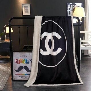 CHANEL - 新品!シャネルロゴ ブランケット☆厚手☆毛布☆カシミア混★寝具 の通販｜ラクマ