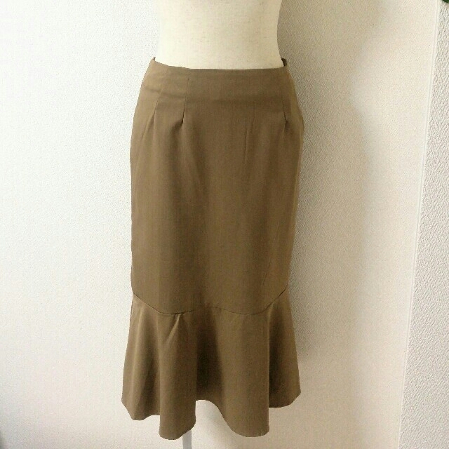 UNRELISH(アンレリッシュ)の新品　タグつき　アンレリッシュ　マーメイド　カーキ　スカート レディースのスカート(ひざ丈スカート)の商品写真