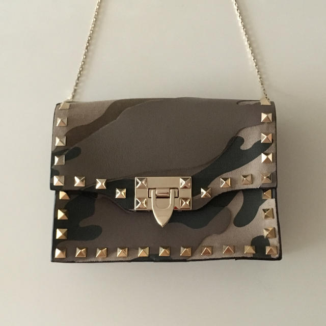 ほぼ新品 Valentino スタッズ ショルダー バッグ カモフラ 迷彩ショルダーバッグ