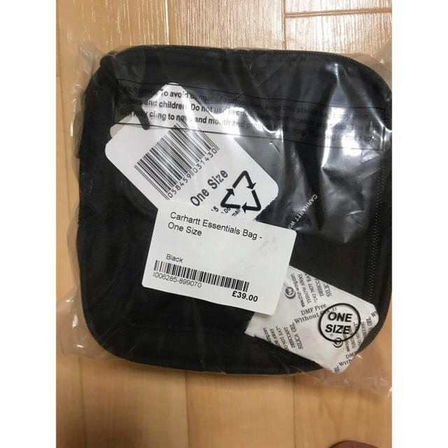 carhartt(カーハート)のカーハート ショルダーバック エッセンシャルバック 黒 ブラック supreme メンズのバッグ(ショルダーバッグ)の商品写真