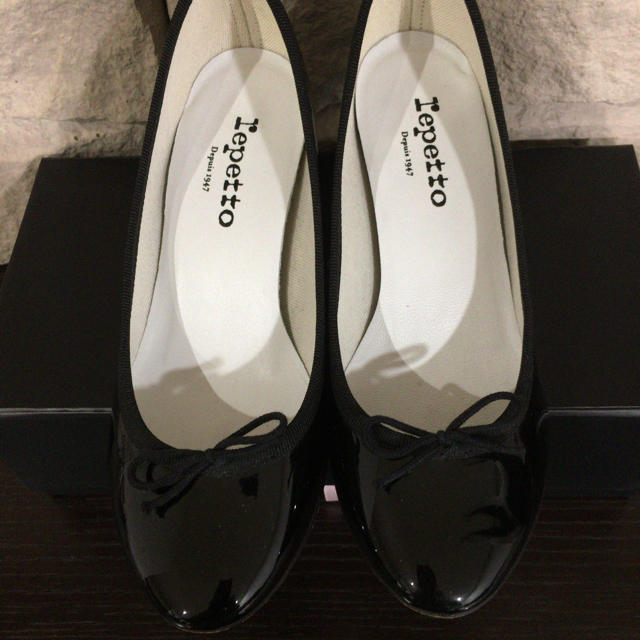 repetto(レペット)のレペット エナメル 黒 35  レディースの靴/シューズ(バレエシューズ)の商品写真