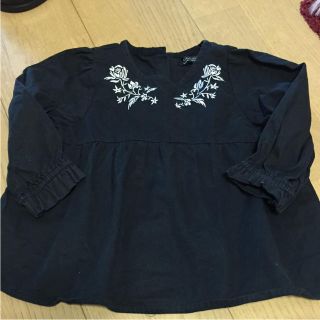 フタフタ(futafuta)のfutafuta BLACK closet お花刺繍 トップス(Tシャツ/カットソー)