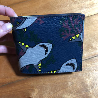 フルラ(Furla)のFURLA サメ柄 二つ折り財布(折り財布)
