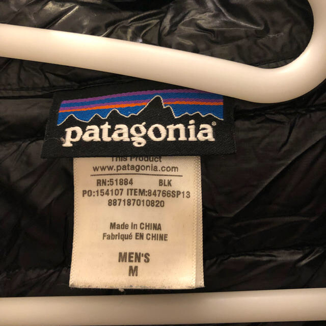 patagonia(パタゴニア)のパタゴニア ウルトラライトダウン 黒 パーカー メンズのジャケット/アウター(ダウンジャケット)の商品写真