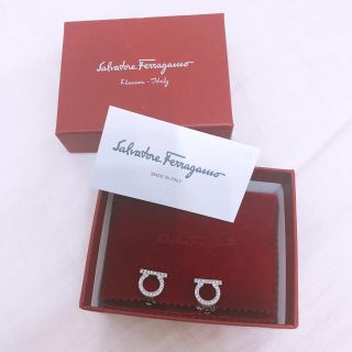 サルヴァトーレフェラガモ(Salvatore Ferragamo)のフェラガモ  イヤリング ラインストーン(イヤリング)