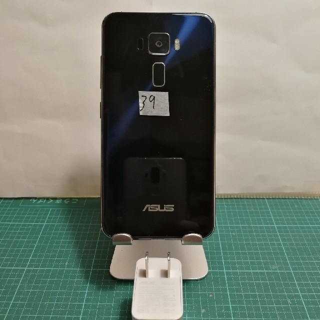 ASUS(エイスース)のASUS ZenFone 3 (ZE520KL) スマホ/家電/カメラのスマートフォン/携帯電話(スマートフォン本体)の商品写真