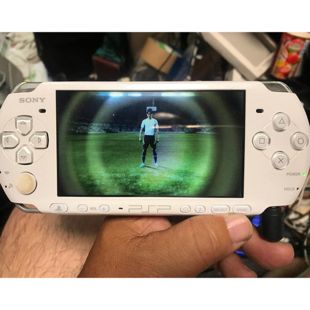 PlayStation Portable(プレイステーションポータブル)のソニー・ＰＳＰ-3000！ホワイト！ エンタメ/ホビーのゲームソフト/ゲーム機本体(携帯用ゲーム機本体)の商品写真