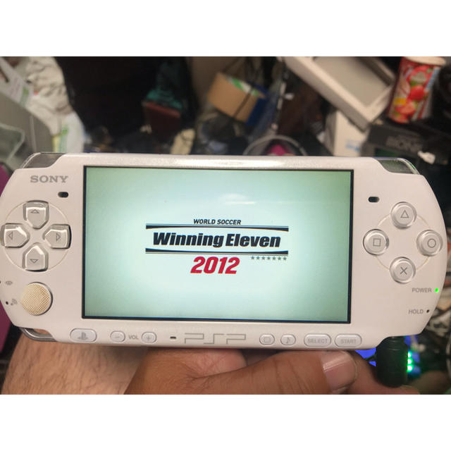 PlayStation Portable(プレイステーションポータブル)のソニー・ＰＳＰ-3000！ホワイト！ エンタメ/ホビーのゲームソフト/ゲーム機本体(携帯用ゲーム機本体)の商品写真