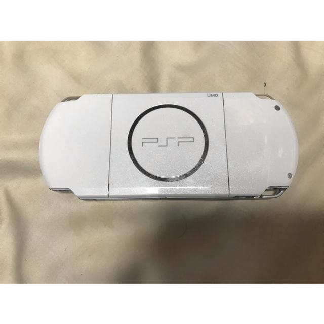 PlayStation Portable(プレイステーションポータブル)のソニー・ＰＳＰ-3000！ホワイト！ エンタメ/ホビーのゲームソフト/ゲーム機本体(携帯用ゲーム機本体)の商品写真