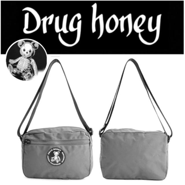 FUNKY FRUIT(ファンキーフルーツ)の[Drug]スケルトンテディワッペンサコッシュバック レディースのバッグ(ショルダーバッグ)の商品写真