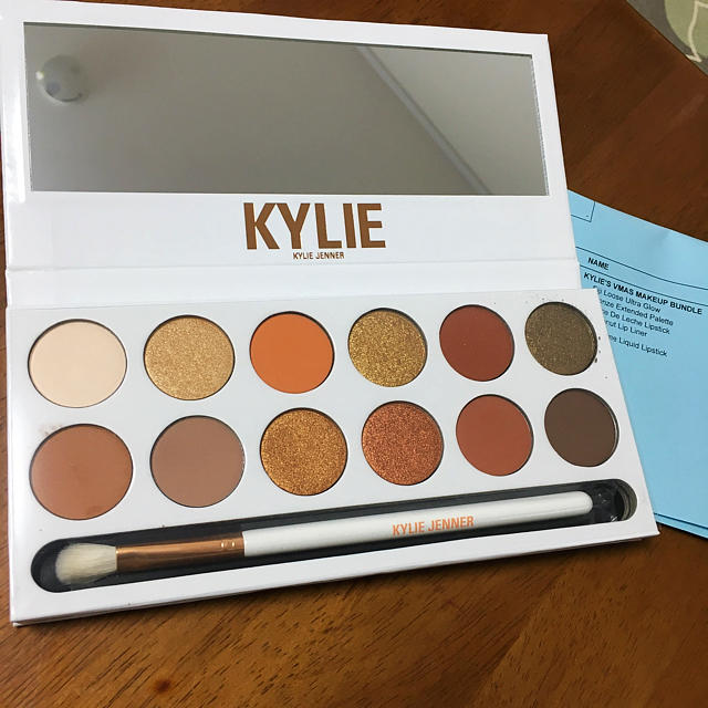 Kylie Cosmetics(カイリーコスメティックス)の❤️カイリーコスメティクス❤️シャドウパレット最終価格⭐️ コスメ/美容のベースメイク/化粧品(アイシャドウ)の商品写真