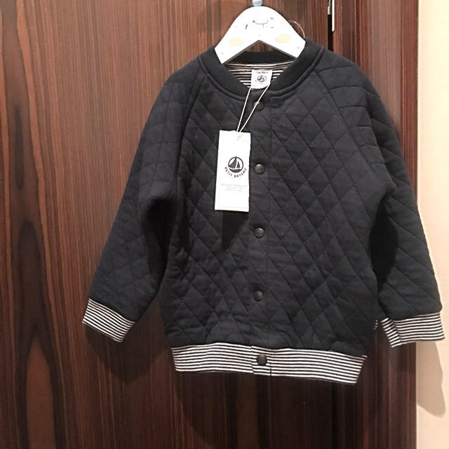 PETIT BATEAU(プチバトー)の【のん様ご専用】プチバトー 18AW チュビックキルティングカーディガン 36m キッズ/ベビー/マタニティのキッズ服男の子用(90cm~)(カーディガン)の商品写真