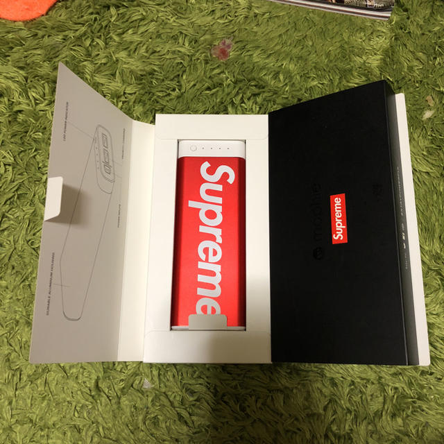 Supreme(シュプリーム)のsupremeモバイルバッテリー スマホ/家電/カメラのスマートフォン/携帯電話(バッテリー/充電器)の商品写真