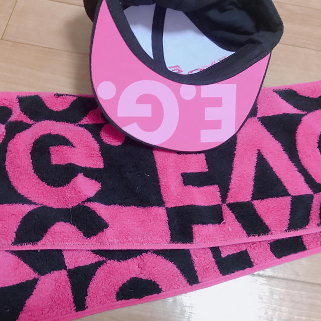 E-girls(イーガールズ)のE-girls LIVEツアー グッズ タオル&キャップ チケットの音楽(国内アーティスト)の商品写真