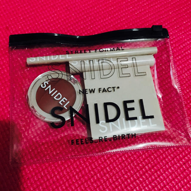 SNIDEL(スナイデル)のSNIDEL付録コスメ コスメ/美容のキット/セット(コフレ/メイクアップセット)の商品写真