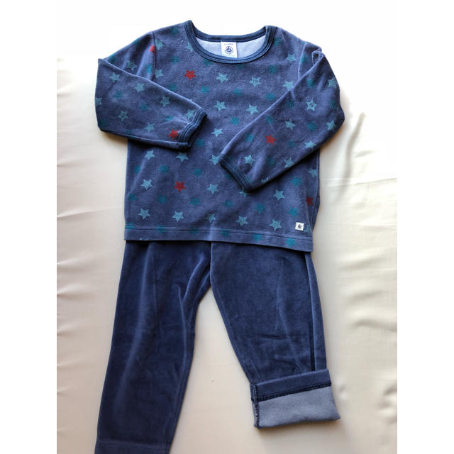 PETIT BATEAU(プチバトー)のパジャマ キッズ/ベビー/マタニティのキッズ服男の子用(90cm~)(パジャマ)の商品写真