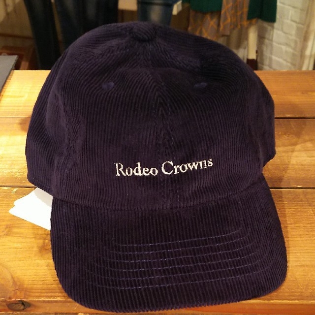 RODEO CROWNS WIDE BOWL(ロデオクラウンズワイドボウル)のSHIBUYA109限定コーデュロイキャップ ネイビーとモコモコルームウェア レディースのルームウェア/パジャマ(ルームウェア)の商品写真