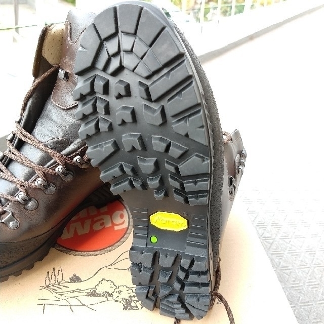 登山靴 ハンワグ ユーコン ワイド UK7.5 美品・wax加工済み スポーツ/アウトドアのアウトドア(登山用品)の商品写真