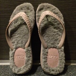 アグ(UGG)のＵＧＧ  フラッフィー ビーチサンダル(ビーチサンダル)