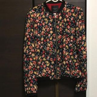 ザラ(ZARA)のZARA 花柄 ブルゾン 美品 ザラ  ジャンパー お値下げ(ブルゾン)