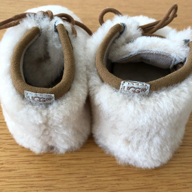 UGG(アグ)のＵＧＧ アグ ベビーシューズ未使用開封済 サイズ11 キッズ/ベビー/マタニティのベビー靴/シューズ(~14cm)(その他)の商品写真