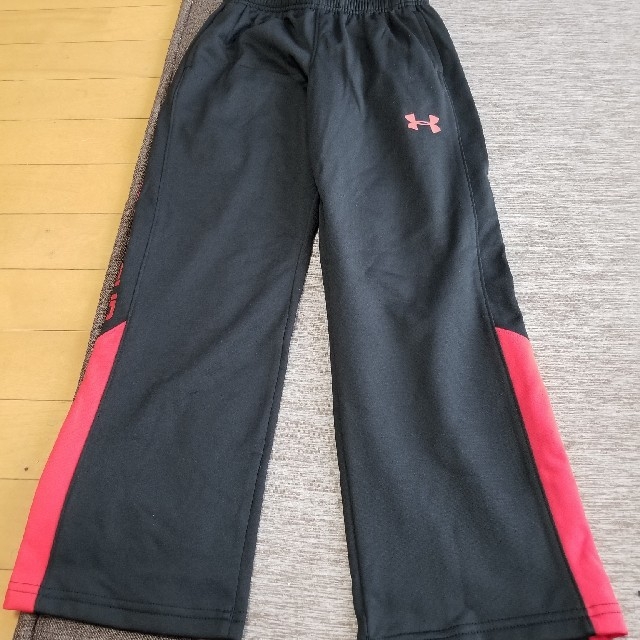 UNDER ARMOUR(アンダーアーマー)のアンダーアーマー★新品未使用★ジャージ上下セット★125~135★YSM スポーツ/アウトドアのサッカー/フットサル(ウェア)の商品写真