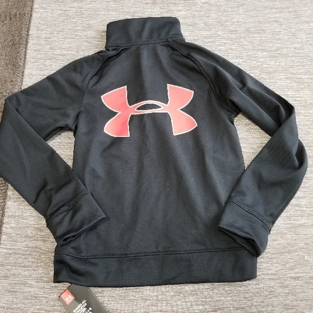 UNDER ARMOUR(アンダーアーマー)のアンダーアーマー★新品未使用★ジャージ上下セット★125~135★YSM スポーツ/アウトドアのサッカー/フットサル(ウェア)の商品写真