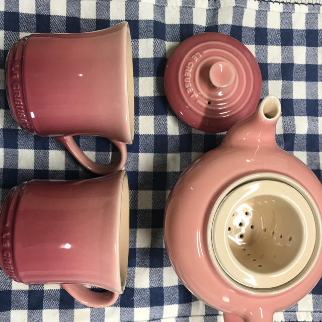 LE CREUSET(ルクルーゼ)の新品　ルクルーゼ   ティーポット＆マグ セット インテリア/住まい/日用品の日用品/生活雑貨/旅行(日用品/生活雑貨)の商品写真