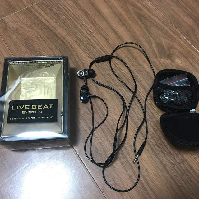 JVC HA-FXZ200 LIVE BEATシリーズ カナル型イヤホン スマホ/家電/カメラのオーディオ機器(ヘッドフォン/イヤフォン)の商品写真