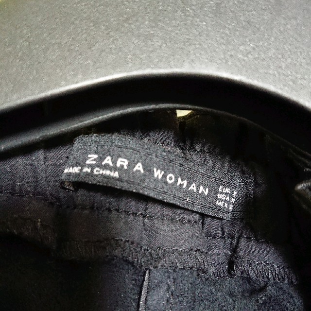 ZARA(ザラ)のレザーショートパンツ レディースのパンツ(ショートパンツ)の商品写真