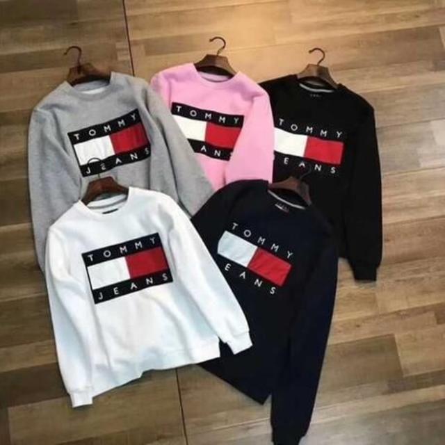 TOMMY HILFIGER(トミーヒルフィガー)の可愛い　トミートレーナー　スウェット レディースのトップス(トレーナー/スウェット)の商品写真