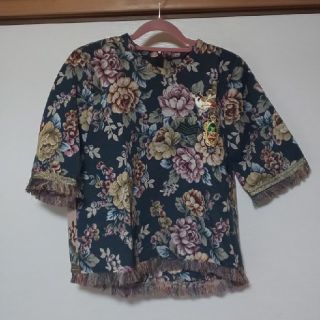 ザラ(ZARA)の【新品】ZARA クラシックレトロ花柄トップス(カットソー(半袖/袖なし))