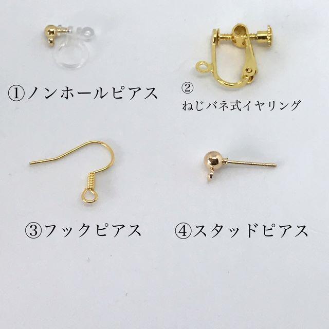 チェコガラスとハートのノンホールピアス(樹脂イヤリング)　④ ハンドメイドのアクセサリー(イヤリング)の商品写真