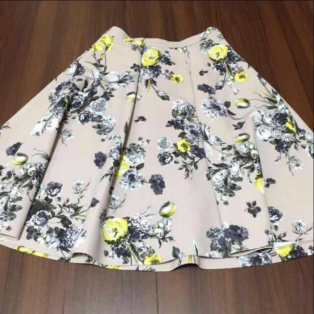 TOMORROWLAND(トゥモローランド)の花柄 ミモレスカート♡バイラ 掲載 美品 レディースのスカート(ひざ丈スカート)の商品写真