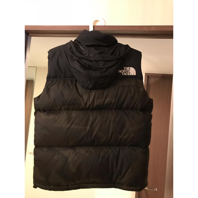 THE NORTH FACE(ザノースフェイス)のノースフェイス ダウン ベスト カモフラ柄 メンズのジャケット/アウター(ダウンベスト)の商品写真