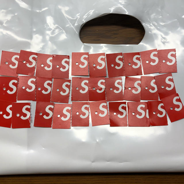 Supreme(シュプリーム)のsupreme 半タグ30枚 + ボックスステッカー2枚 + ショッパー2枚   メンズのファッション小物(その他)の商品写真