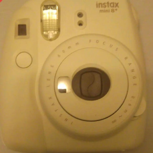 富士フイルム(フジフイルム)のチェキ本体 instax mini 8 ホワイト色 スマホ/家電/カメラのカメラ(フィルムカメラ)の商品写真