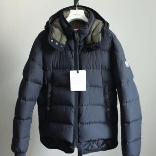 モンクレール(MONCLER)の⭕️ピロちゃん様【タグ付き新品】希少 雑誌掲載 上級モデル 切り返し(ダウンジャケット)