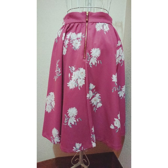31 Sons de mode(トランテアンソンドゥモード)の花柄プリントフレアスカート レディースのスカート(ひざ丈スカート)の商品写真