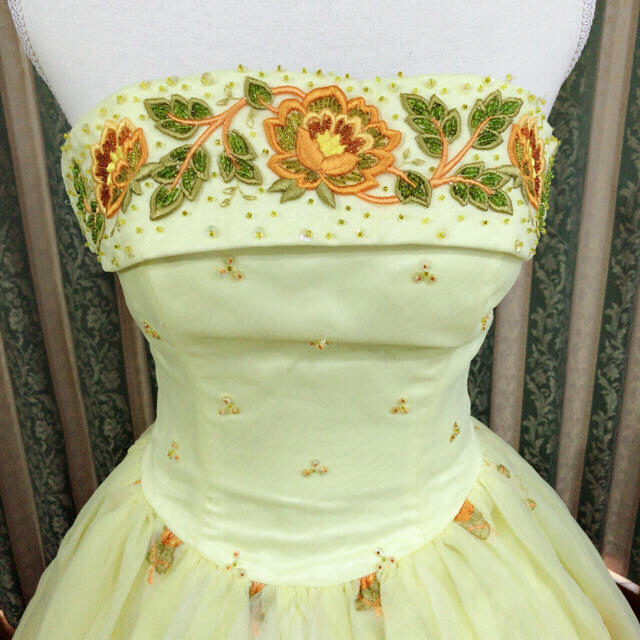 イエローフラワー♡ウェディングドレス レディースのフォーマル/ドレス(ウェディングドレス)の商品写真