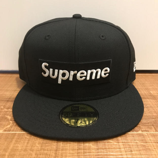 Supreme(シュプリーム)の【10/18限定】Supreme New Era PLAY BOY 7 3/8 メンズの帽子(キャップ)の商品写真