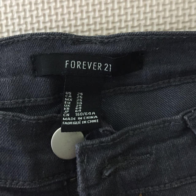 FOREVER 21(フォーエバートゥエンティーワン)のForever21 グレーパンツ レディースのパンツ(カジュアルパンツ)の商品写真