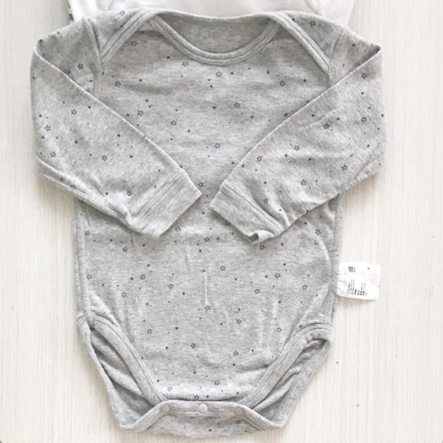 UNIQLO(ユニクロ)の長袖ボディーオール キッズ/ベビー/マタニティのベビー服(~85cm)(肌着/下着)の商品写真