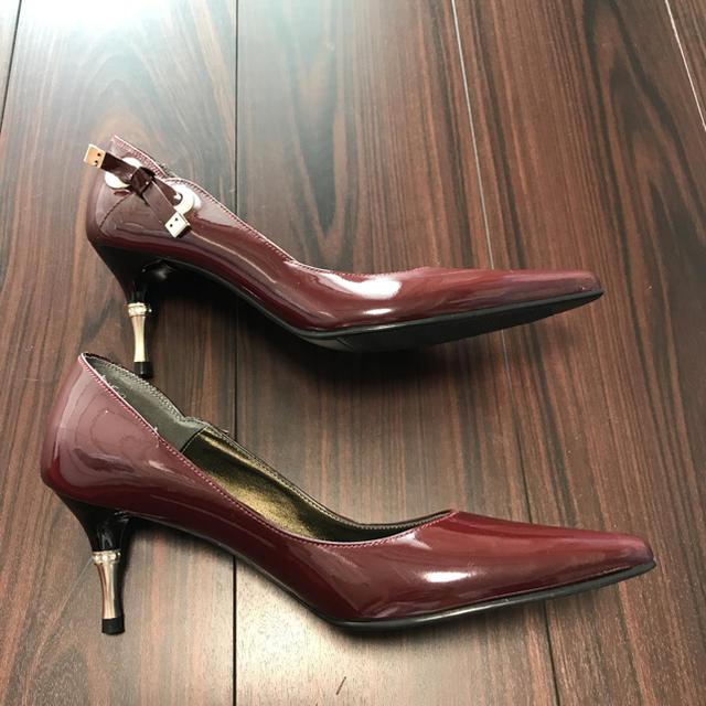 ハイヒール ７cm ワインレッド エナメル 24.5 セール❣️ レディースの靴/シューズ(ハイヒール/パンプス)の商品写真