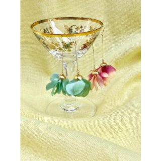 新色ミントグリーン、グラデーションピンク紫陽花タッセルフラワーピアス/イヤリング(イヤリング)