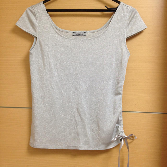 MOSIQUEシルバーラメTシャツ レディースのトップス(Tシャツ(半袖/袖なし))の商品写真